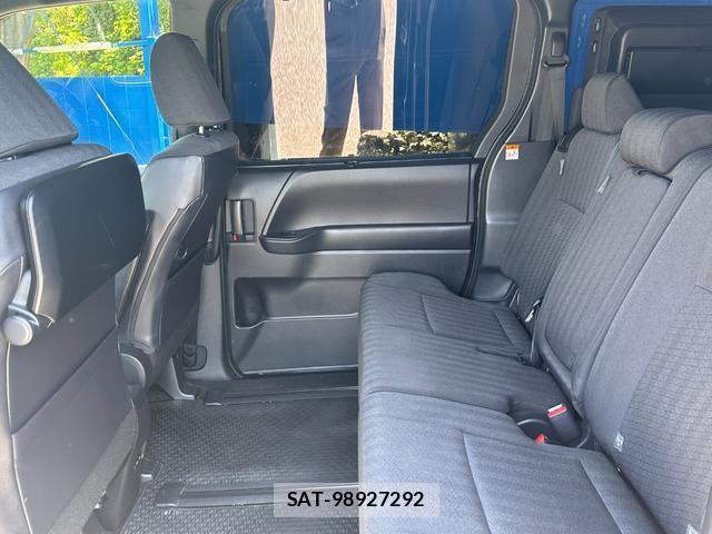 Toyota NOAH 2022-04 7803543-12