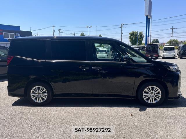 Toyota NOAH 2022-04 7803543-3