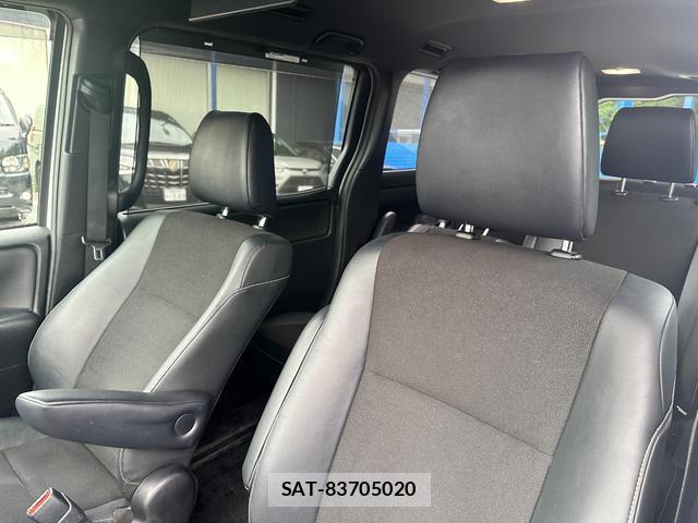 Toyota NOAH 2018-03 7803551-11