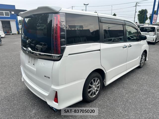 Toyota NOAH 2018-03 7803551-3