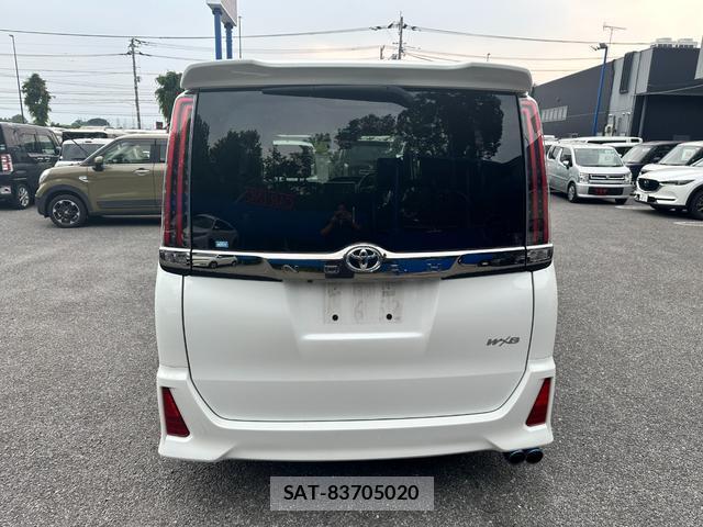 Toyota NOAH 2018-03 7803551-4