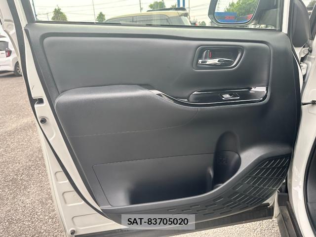 Toyota NOAH 2018-03 7803551-7