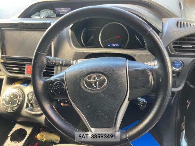 Toyota NOAH 2014-11 7803625-10