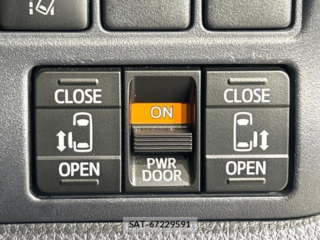 Toyota NOAH 2016-06 7804585-6