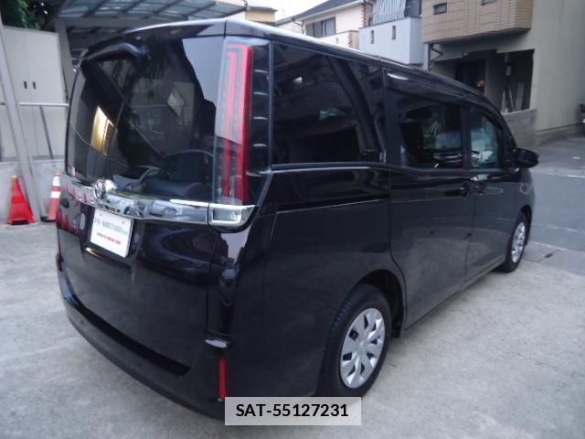 Toyota NOAH 2021-10 7804624-1