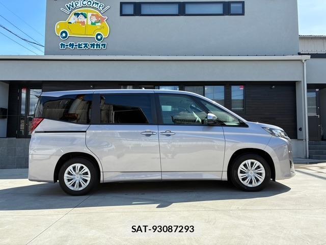 Toyota NOAH 2023-08 7804633-3