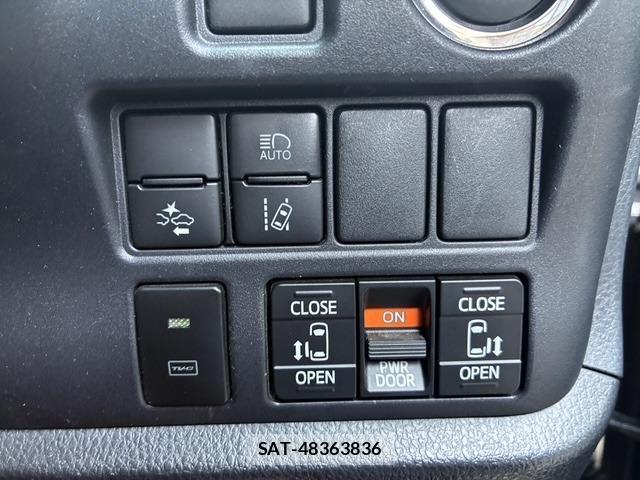 Toyota NOAH 2019-05 7804647-19