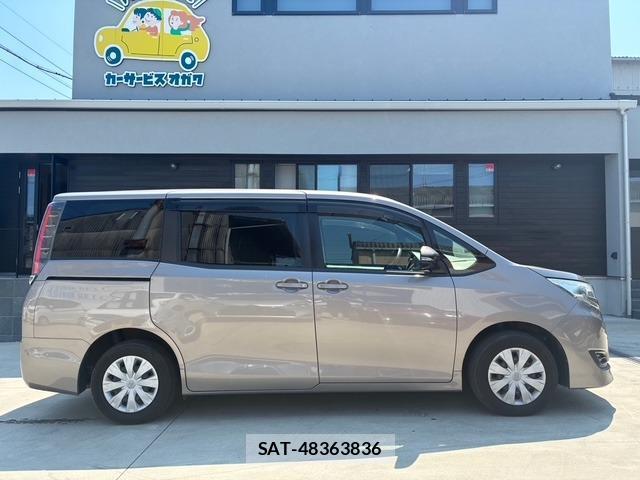 Toyota NOAH 2019-05 7804647-3