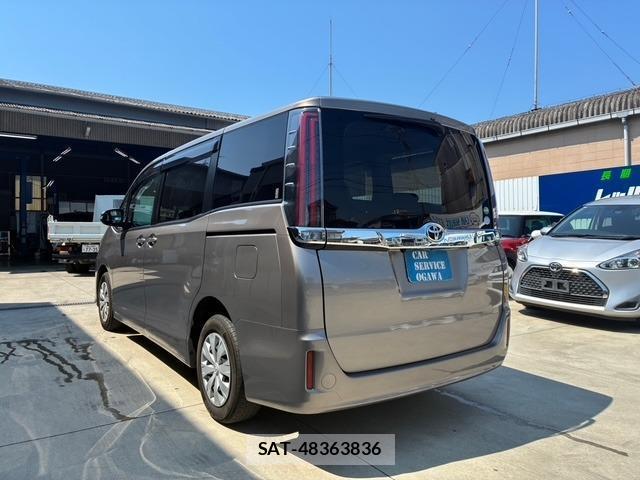 Toyota NOAH 2019-05 7804647-7
