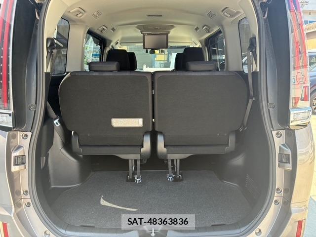 Toyota NOAH 2019-05 7804647-8