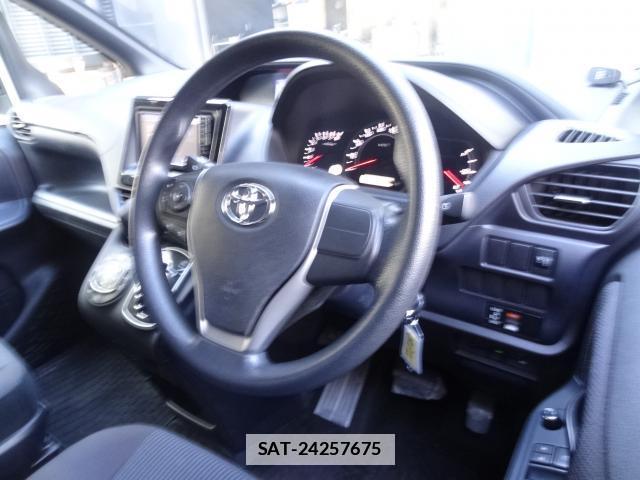 Toyota NOAH 2014-10 7805166-13