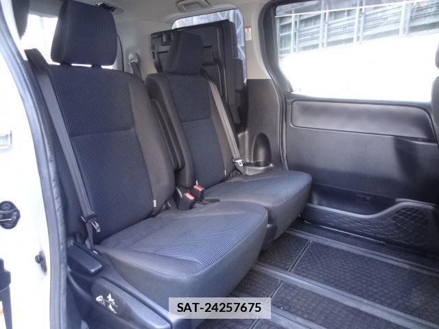 Toyota NOAH 2014-10 7805166-14
