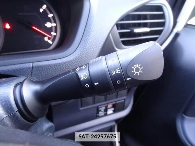 Toyota NOAH 2014-10 7805166-17
