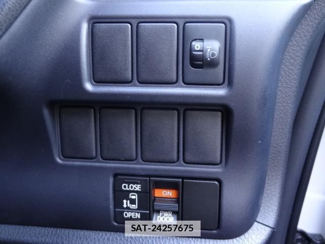 Toyota NOAH 2014-10 7805166-8