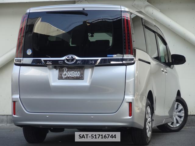 Toyota NOAH 2021-02 7805218-1