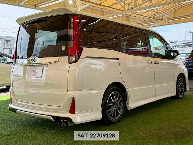 Toyota NOAH 2014-10 7805280-15