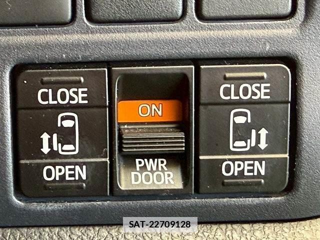 Toyota NOAH 2014-10 7805280-6