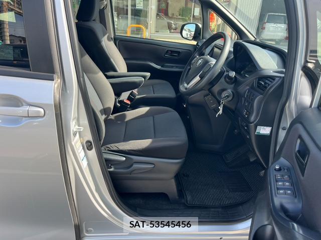 Toyota NOAH 2015-06 7805861-11