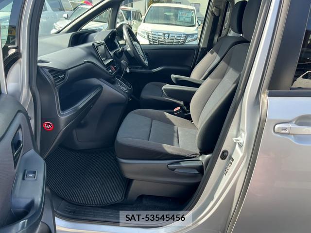Toyota NOAH 2015-06 7805861-12