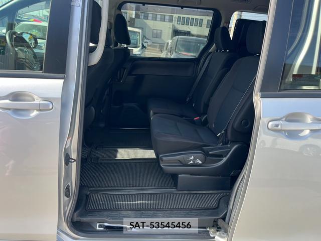 Toyota NOAH 2015-06 7805861-14