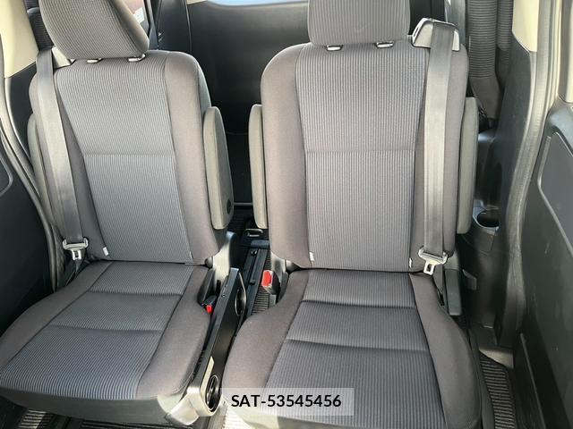 Toyota NOAH 2015-06 7805861-15