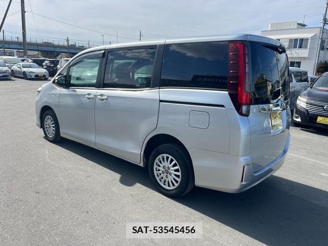 Toyota NOAH 2015-06 7805861-3