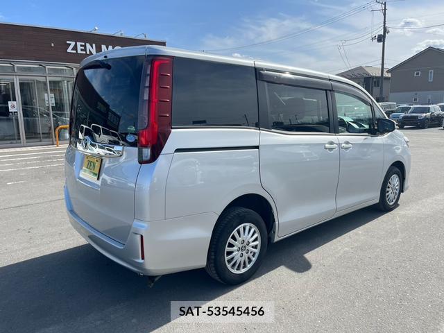 Toyota NOAH 2015-06 7805861-4