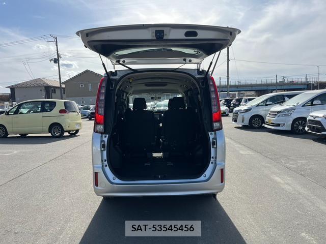 Toyota NOAH 2015-06 7805861-8