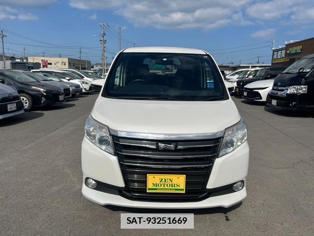 Toyota NOAH 2014-02 7805865-1