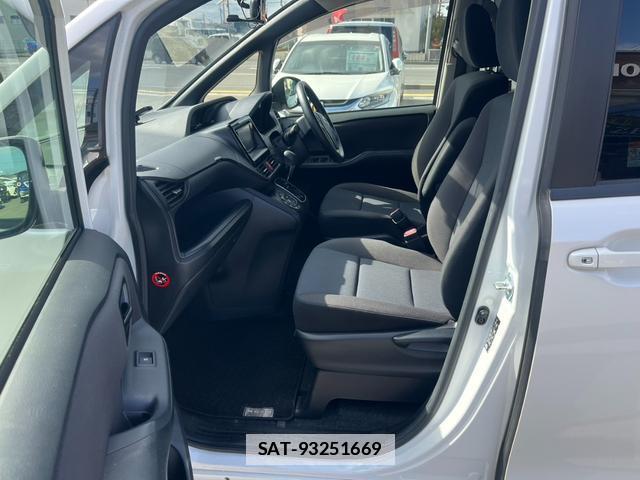 Toyota NOAH 2014-02 7805865-11