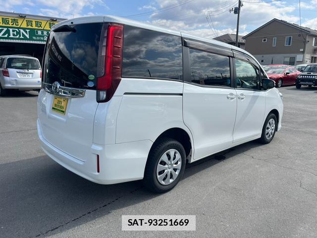 Toyota NOAH 2014-02 7805865-3
