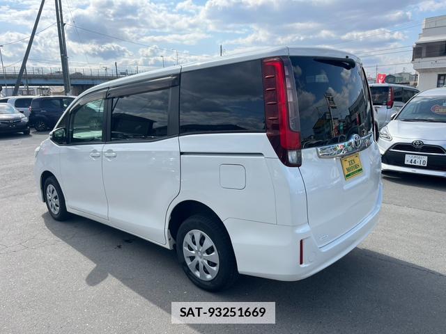 Toyota NOAH 2014-02 7805865-4