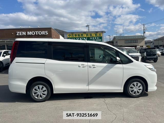 Toyota NOAH 2014-02 7805865-5