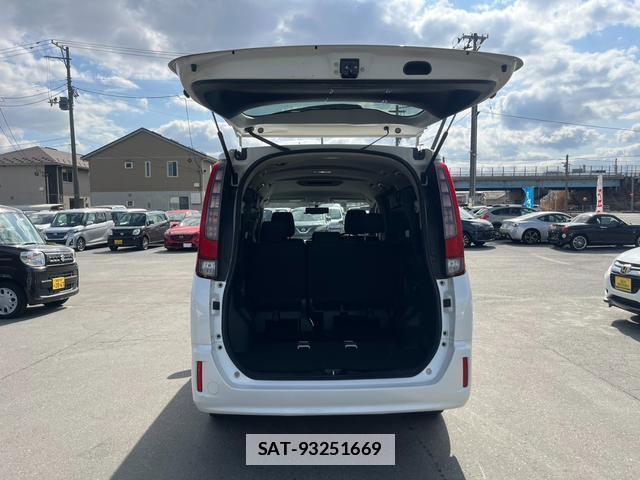 Toyota NOAH 2014-02 7805865-8