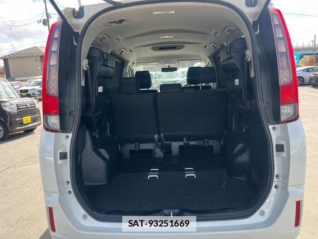 Toyota NOAH 2014-02 7805865-9