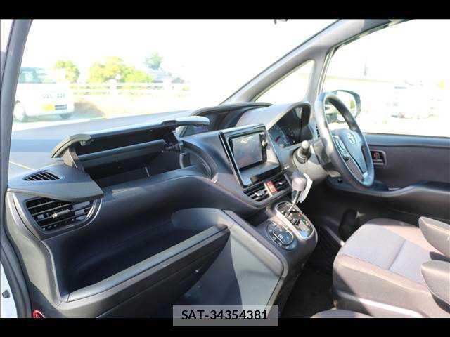 Toyota NOAH 2015-06 7805915-10