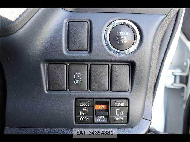 Toyota NOAH 2015-06 7805915-12