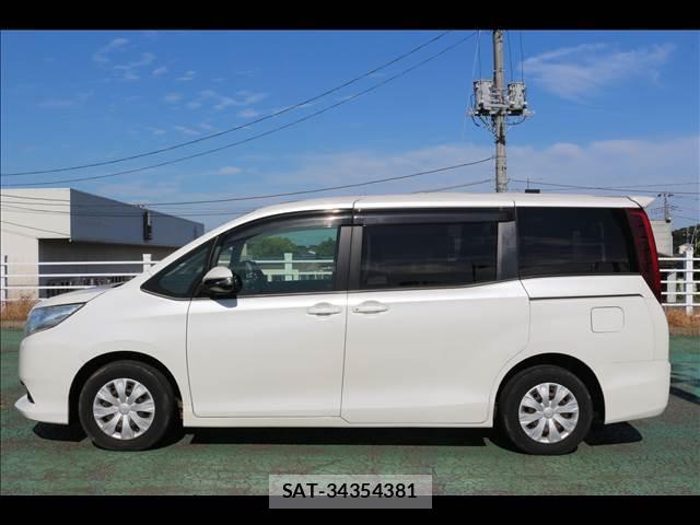 Toyota NOAH 2015-06 7805915-4