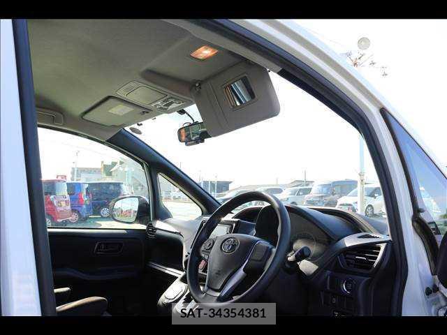 Toyota NOAH 2015-06 7805915-6