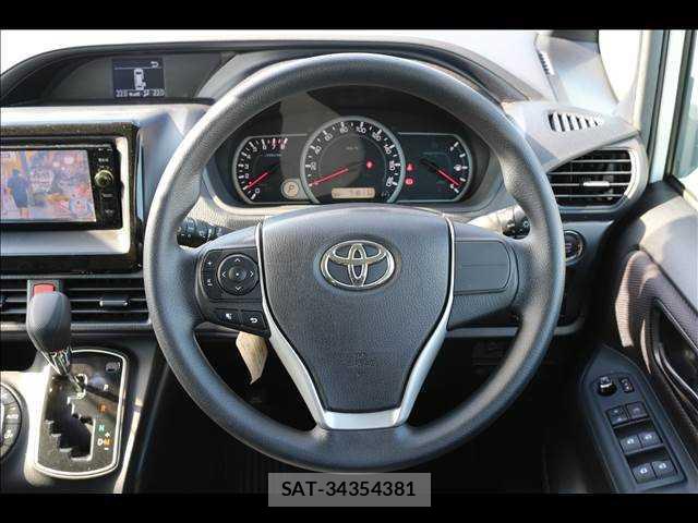Toyota NOAH 2015-06 7805915-8