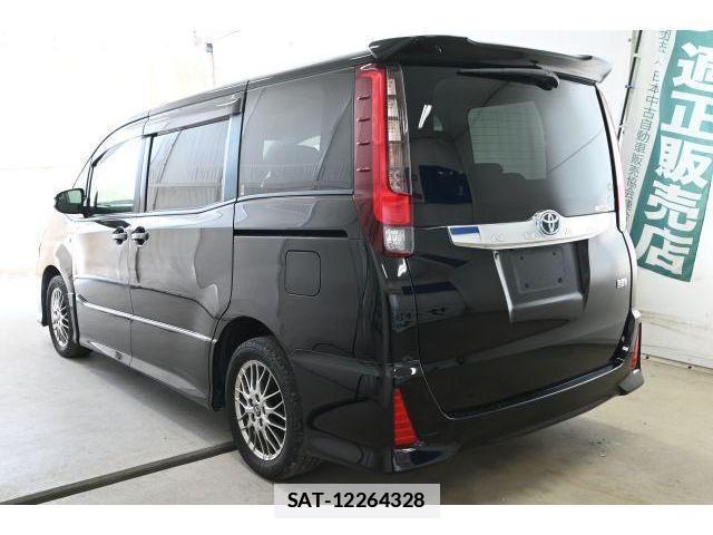 Toyota NOAH 2016-06 7806057-1