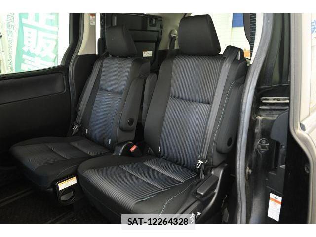 Toyota NOAH 2016-06 7806057-12