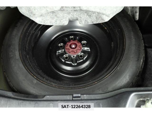 Toyota NOAH 2016-06 7806057-15