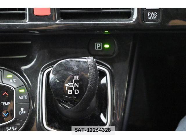 Toyota NOAH 2016-06 7806057-18