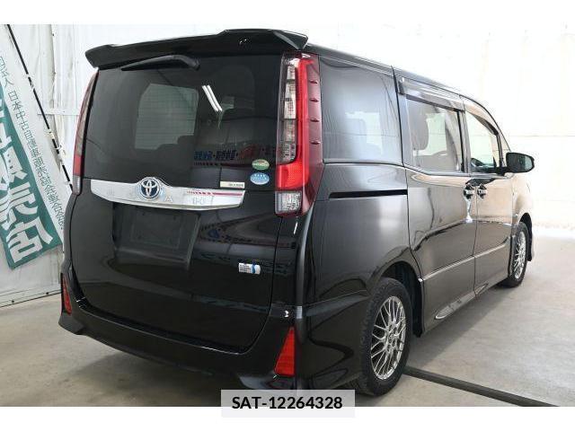 Toyota NOAH 2016-06 7806057-4