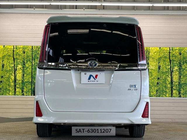 Toyota NOAH 2018-03 7806656-15