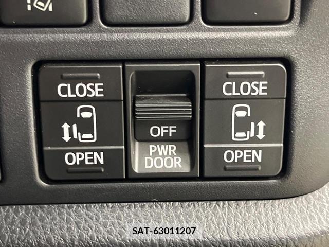 Toyota NOAH 2018-03 7806656-5