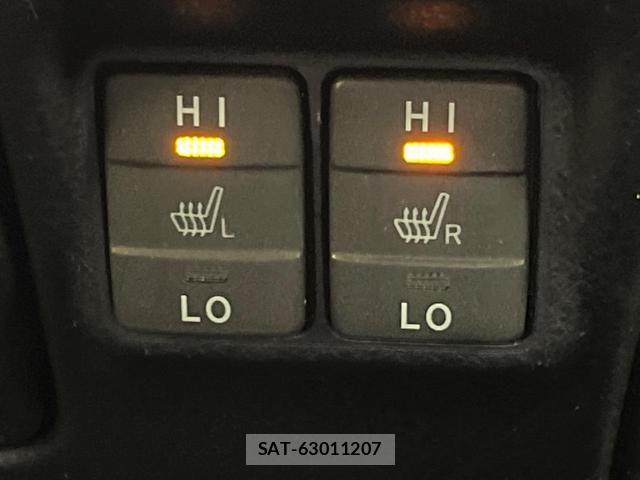 Toyota NOAH 2018-03 7806656-7