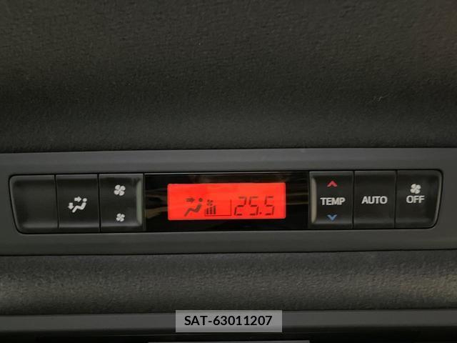 Toyota NOAH 2018-03 7806656-8