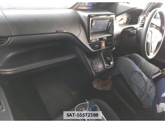 Toyota NOAH 2016-05 7807220-2